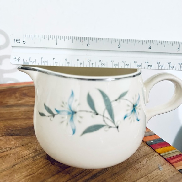 Vintage blue floral design Tea/coffee cups w/creamer - Picture 7 of 10